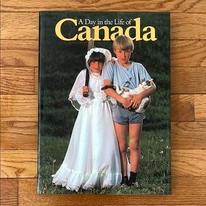 🇨🇦 Vintage Coffee Table Book A Day in the Life of Canada Hardcover 🇨🇦